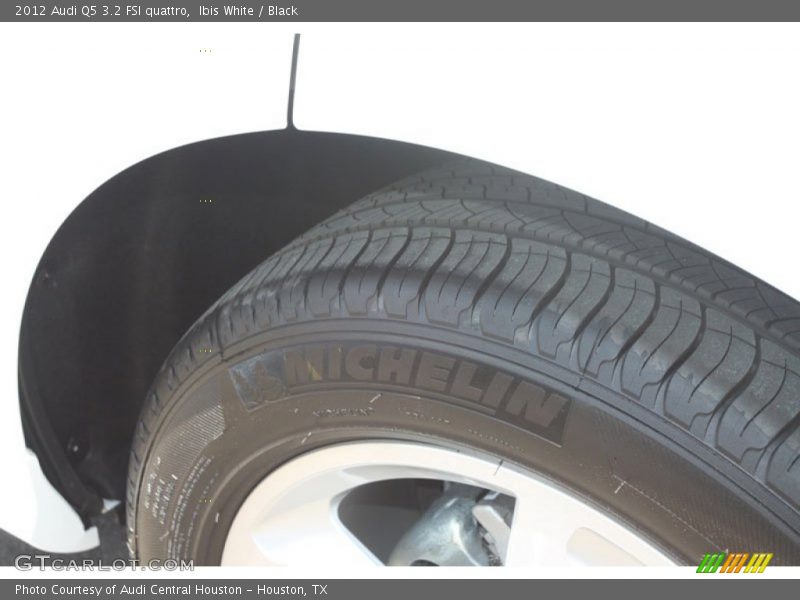 Ibis White / Black 2012 Audi Q5 3.2 FSI quattro