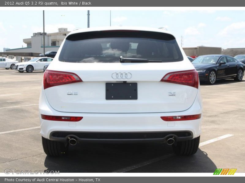 Ibis White / Black 2012 Audi Q5 3.2 FSI quattro