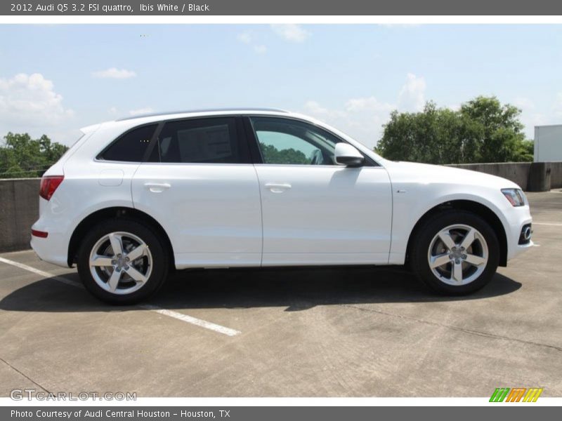Ibis White / Black 2012 Audi Q5 3.2 FSI quattro