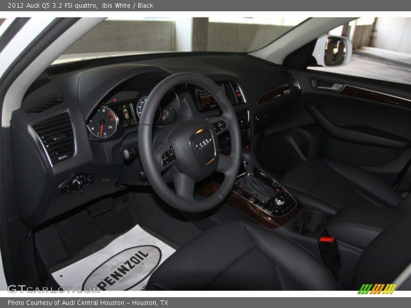Ibis White / Black 2012 Audi Q5 3.2 FSI quattro