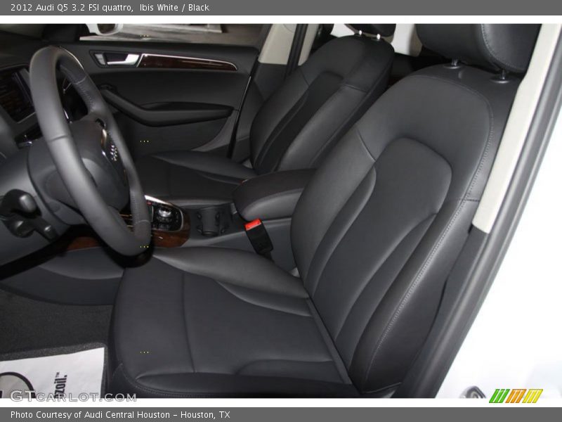 Ibis White / Black 2012 Audi Q5 3.2 FSI quattro