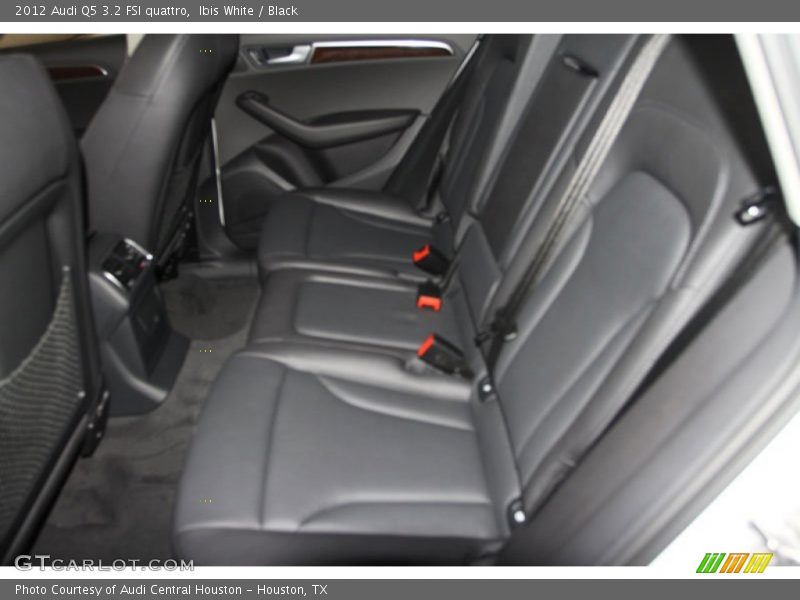 Ibis White / Black 2012 Audi Q5 3.2 FSI quattro