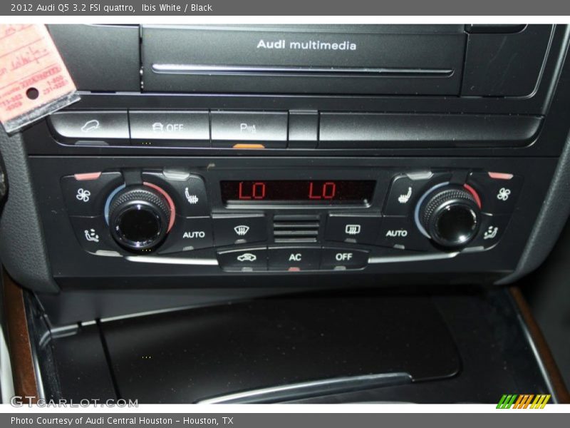 Ibis White / Black 2012 Audi Q5 3.2 FSI quattro