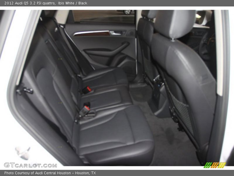 Ibis White / Black 2012 Audi Q5 3.2 FSI quattro