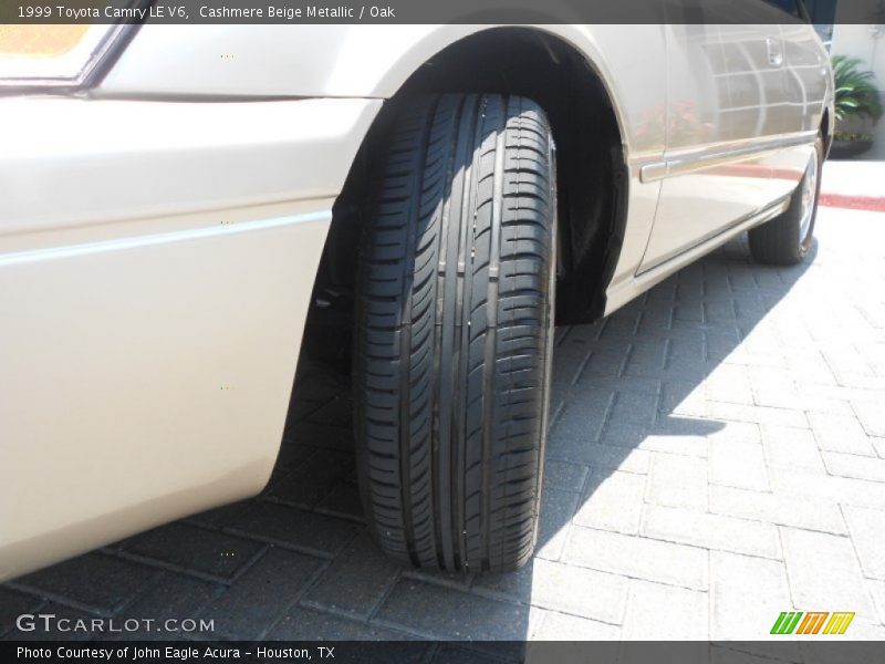 Cashmere Beige Metallic / Oak 1999 Toyota Camry LE V6