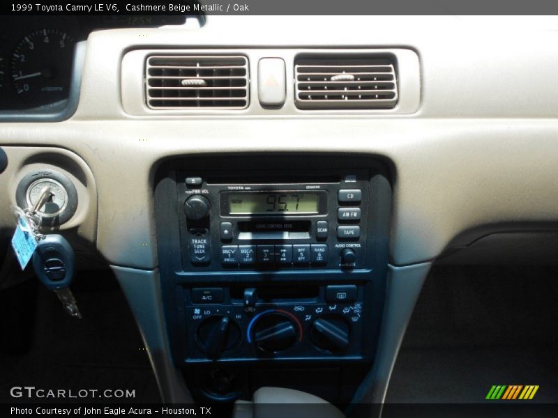 Cashmere Beige Metallic / Oak 1999 Toyota Camry LE V6