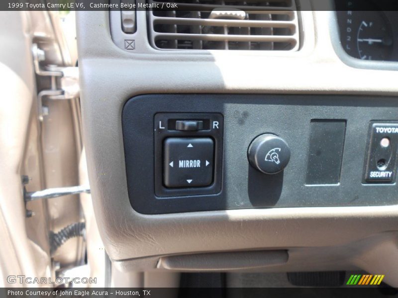 Cashmere Beige Metallic / Oak 1999 Toyota Camry LE V6