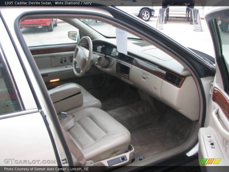 White Diamond / Ivory 1995 Cadillac DeVille Sedan