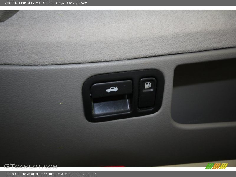 Onyx Black / Frost 2005 Nissan Maxima 3.5 SL