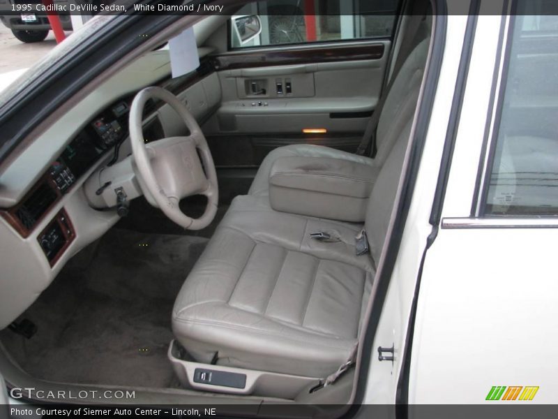 White Diamond / Ivory 1995 Cadillac DeVille Sedan