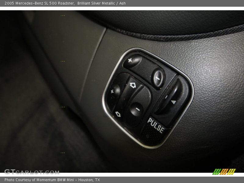 Controls of 2005 SL 500 Roadster