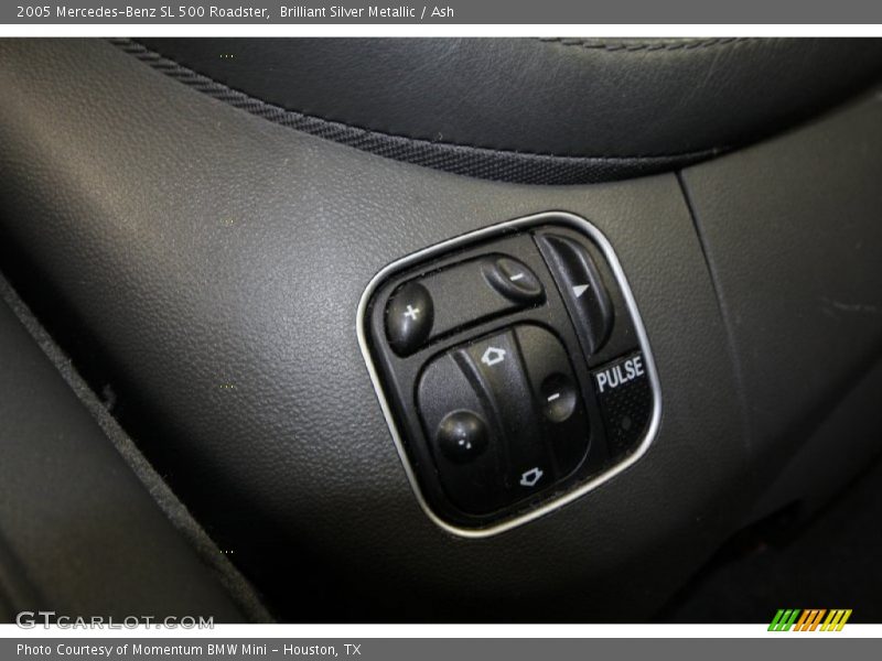 Controls of 2005 SL 500 Roadster