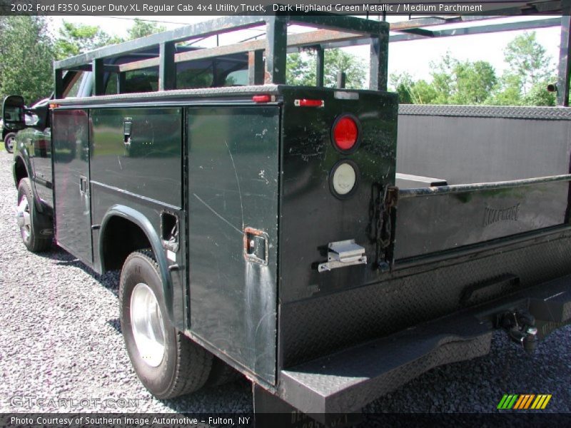 Dark Highland Green Metallic / Medium Parchment 2002 Ford F350 Super Duty XL Regular Cab 4x4 Utility Truck