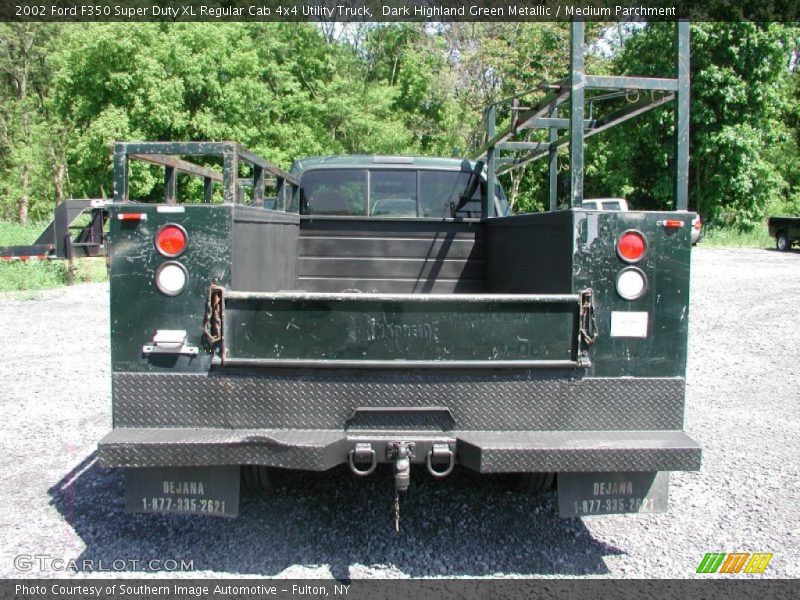 Dark Highland Green Metallic / Medium Parchment 2002 Ford F350 Super Duty XL Regular Cab 4x4 Utility Truck