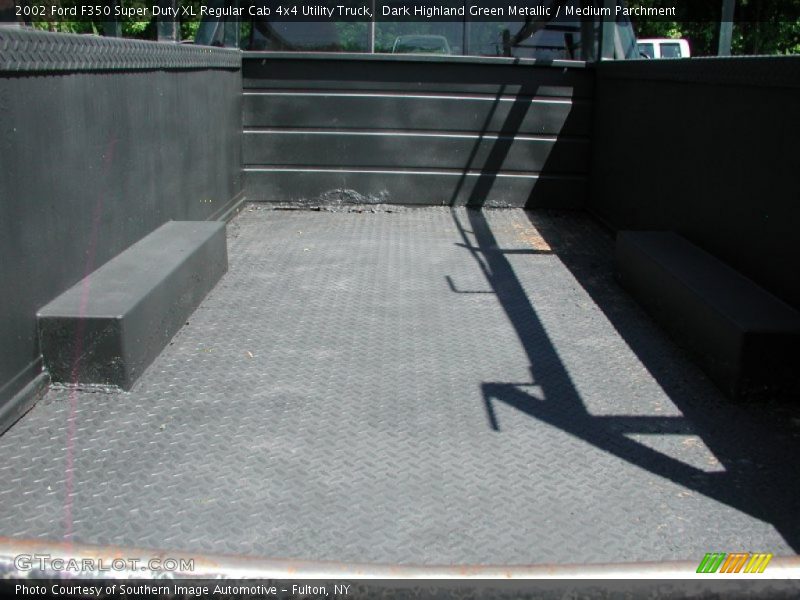 Dark Highland Green Metallic / Medium Parchment 2002 Ford F350 Super Duty XL Regular Cab 4x4 Utility Truck