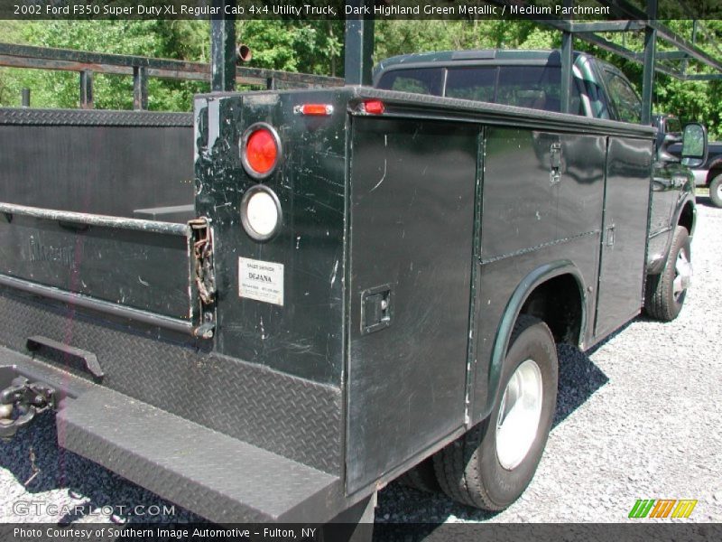 Dark Highland Green Metallic / Medium Parchment 2002 Ford F350 Super Duty XL Regular Cab 4x4 Utility Truck