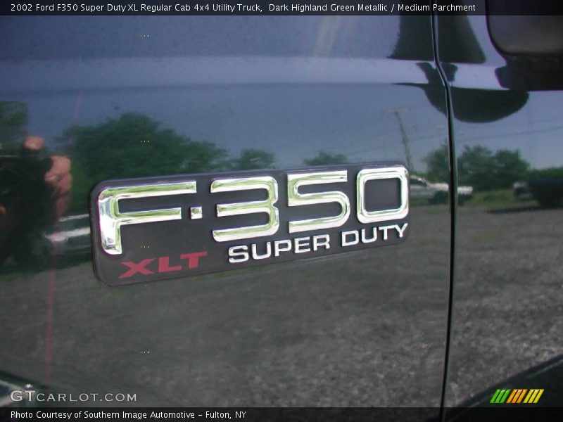 Dark Highland Green Metallic / Medium Parchment 2002 Ford F350 Super Duty XL Regular Cab 4x4 Utility Truck