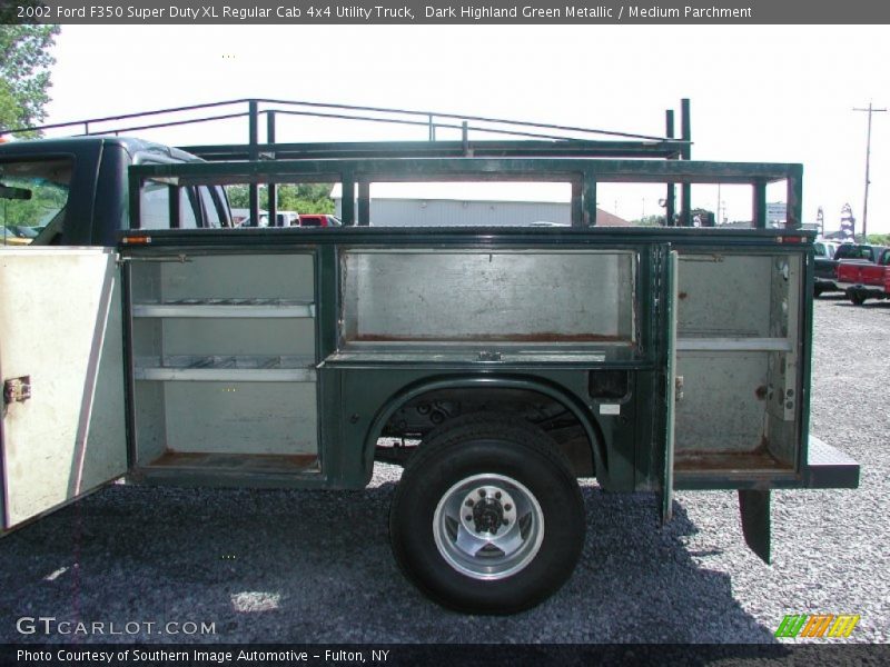 Dark Highland Green Metallic / Medium Parchment 2002 Ford F350 Super Duty XL Regular Cab 4x4 Utility Truck
