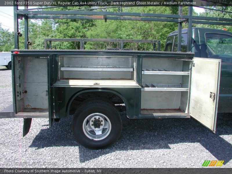 Dark Highland Green Metallic / Medium Parchment 2002 Ford F350 Super Duty XL Regular Cab 4x4 Utility Truck
