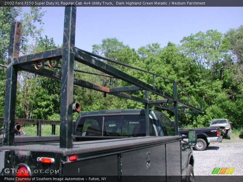 Dark Highland Green Metallic / Medium Parchment 2002 Ford F350 Super Duty XL Regular Cab 4x4 Utility Truck