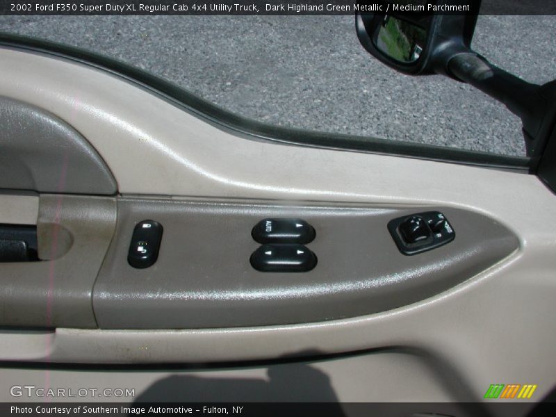 Dark Highland Green Metallic / Medium Parchment 2002 Ford F350 Super Duty XL Regular Cab 4x4 Utility Truck