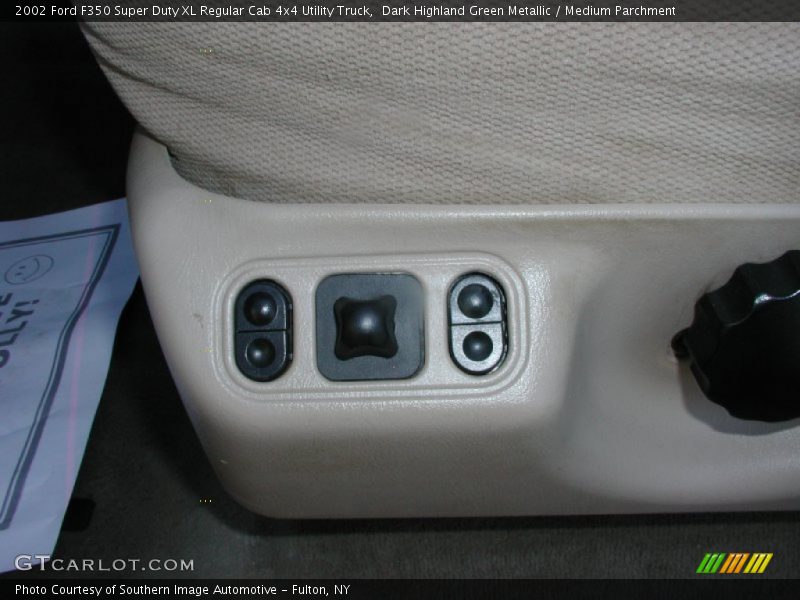 Dark Highland Green Metallic / Medium Parchment 2002 Ford F350 Super Duty XL Regular Cab 4x4 Utility Truck