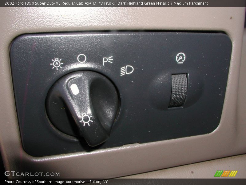 Dark Highland Green Metallic / Medium Parchment 2002 Ford F350 Super Duty XL Regular Cab 4x4 Utility Truck