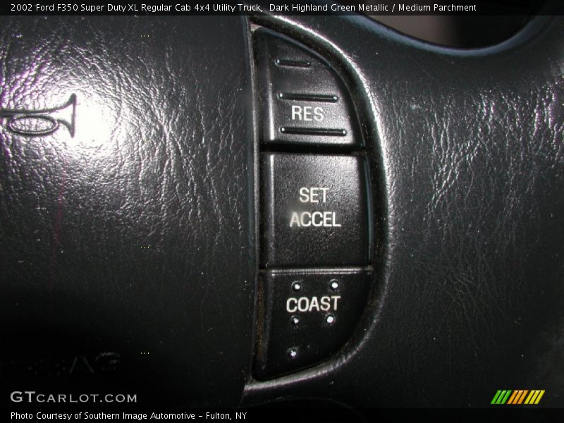 Dark Highland Green Metallic / Medium Parchment 2002 Ford F350 Super Duty XL Regular Cab 4x4 Utility Truck