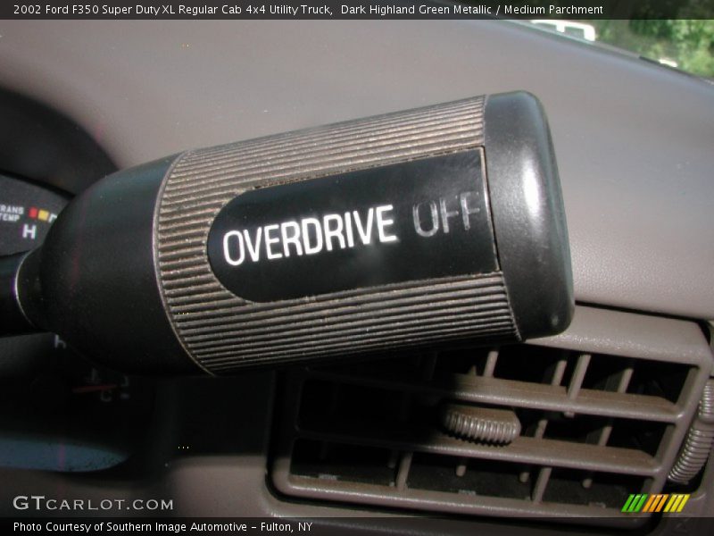 Dark Highland Green Metallic / Medium Parchment 2002 Ford F350 Super Duty XL Regular Cab 4x4 Utility Truck