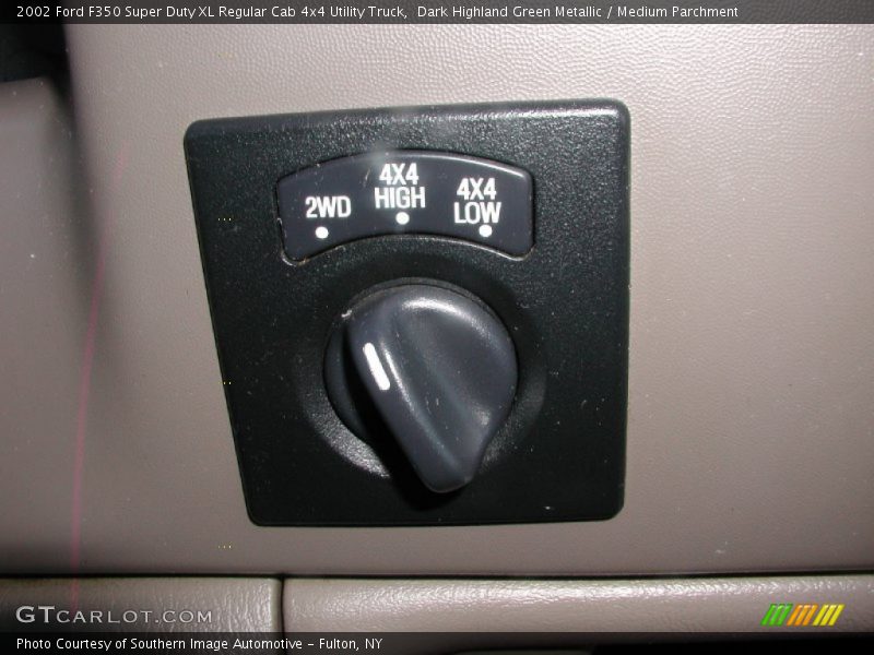 Dark Highland Green Metallic / Medium Parchment 2002 Ford F350 Super Duty XL Regular Cab 4x4 Utility Truck