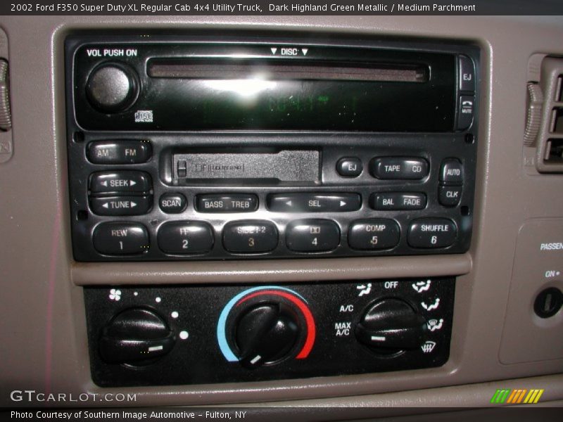 Dark Highland Green Metallic / Medium Parchment 2002 Ford F350 Super Duty XL Regular Cab 4x4 Utility Truck