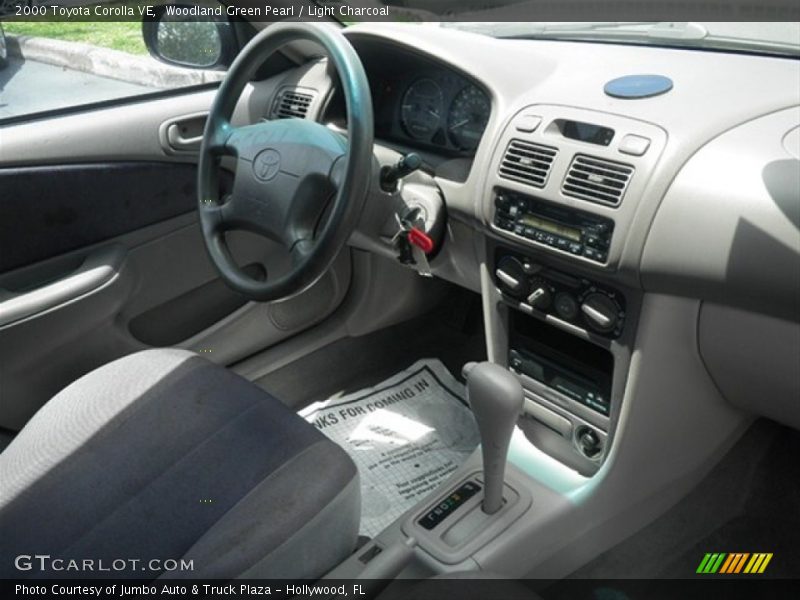 Woodland Green Pearl / Light Charcoal 2000 Toyota Corolla VE