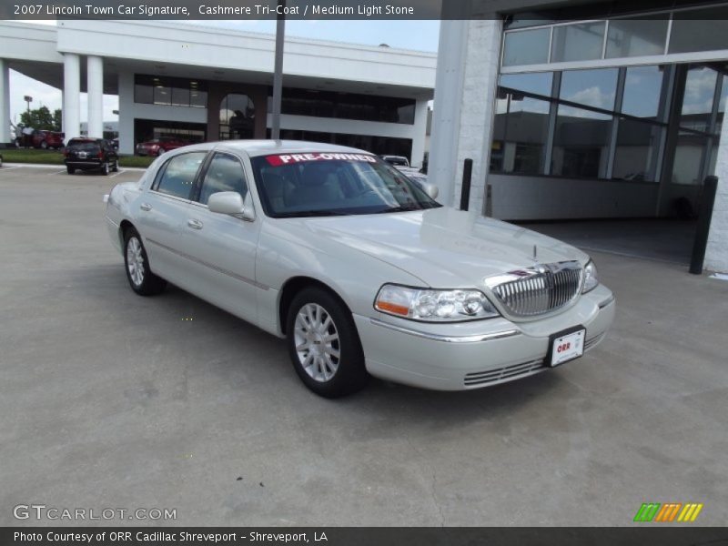 Cashmere Tri-Coat / Medium Light Stone 2007 Lincoln Town Car Signature