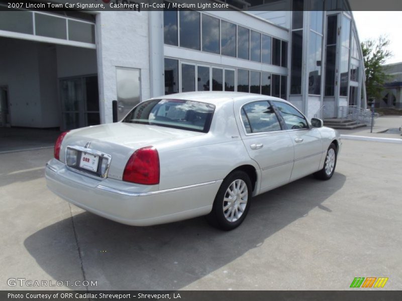 Cashmere Tri-Coat / Medium Light Stone 2007 Lincoln Town Car Signature