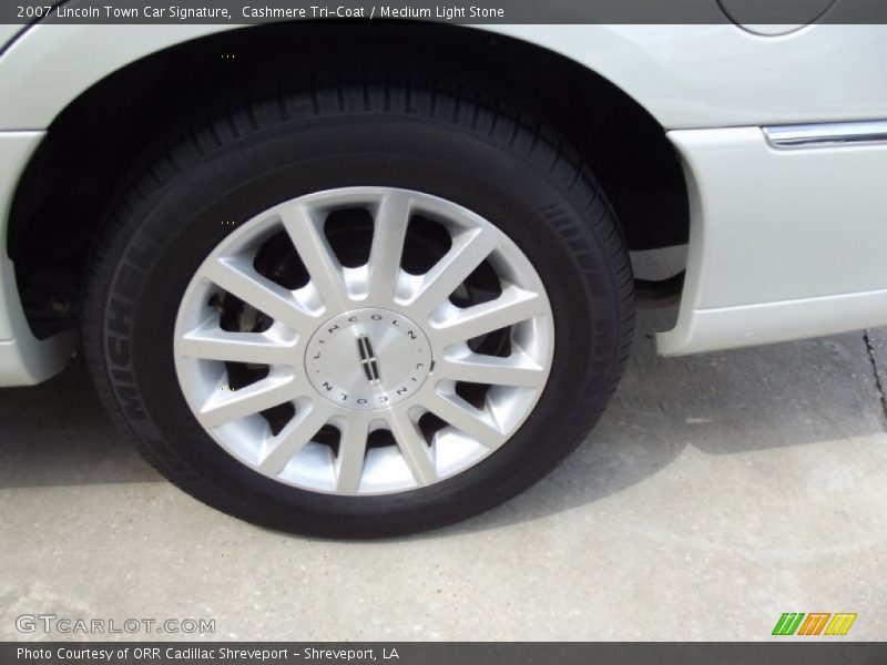 Cashmere Tri-Coat / Medium Light Stone 2007 Lincoln Town Car Signature