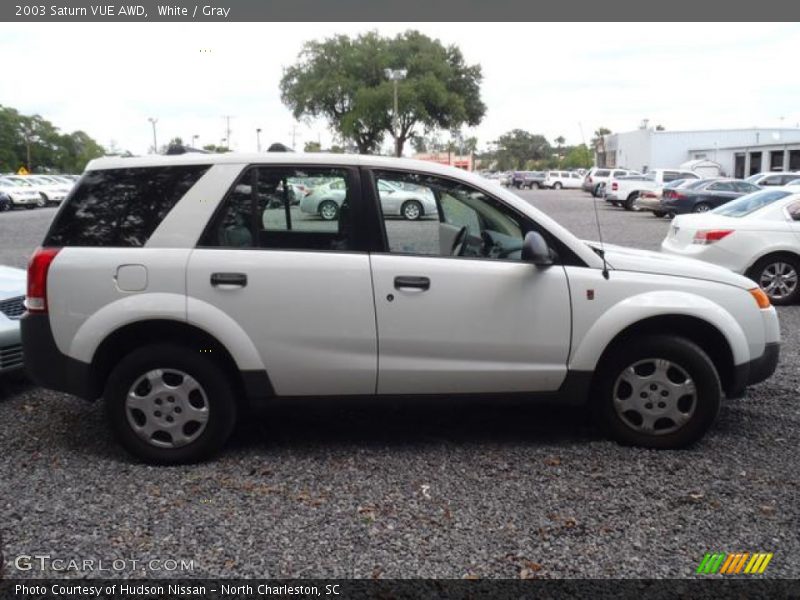 White / Gray 2003 Saturn VUE AWD