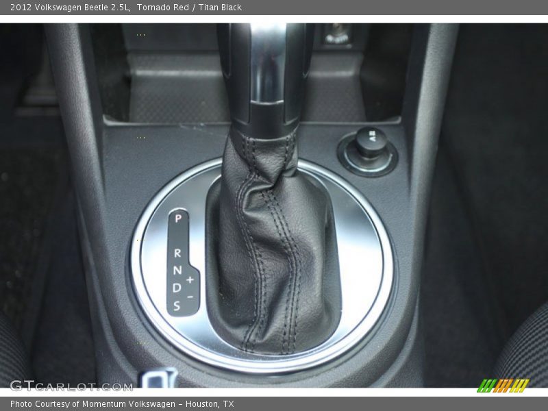 Tornado Red / Titan Black 2012 Volkswagen Beetle 2.5L