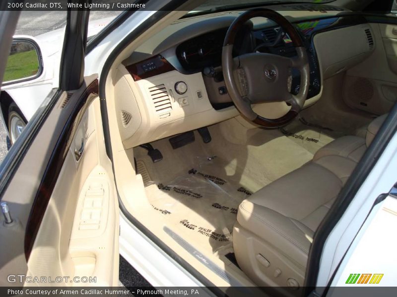 White Lightning / Cashmere 2006 Cadillac DTS