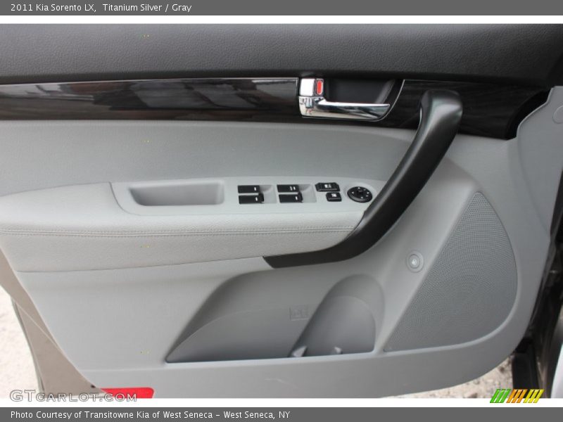Titanium Silver / Gray 2011 Kia Sorento LX