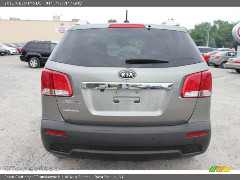 Titanium Silver / Gray 2011 Kia Sorento LX