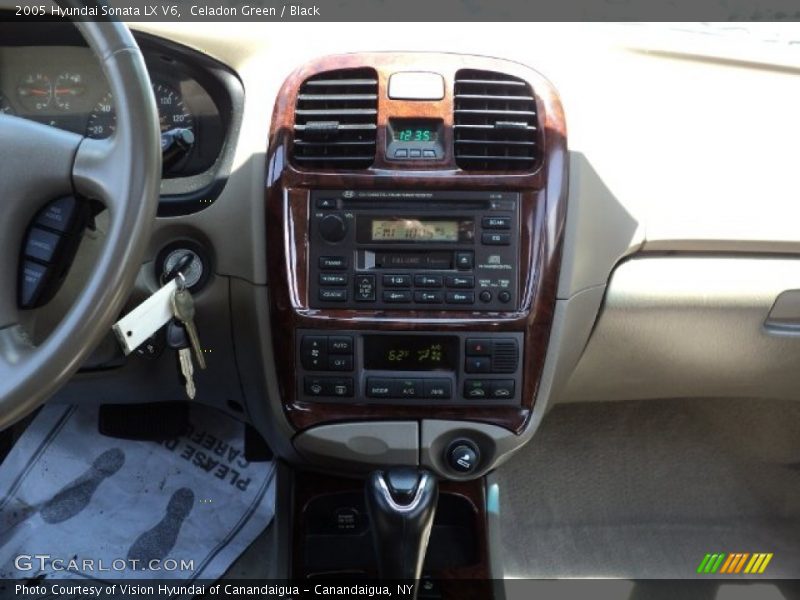 Celadon Green / Black 2005 Hyundai Sonata LX V6