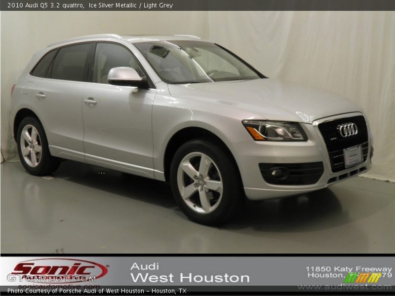 Ice Silver Metallic / Light Grey 2010 Audi Q5 3.2 quattro