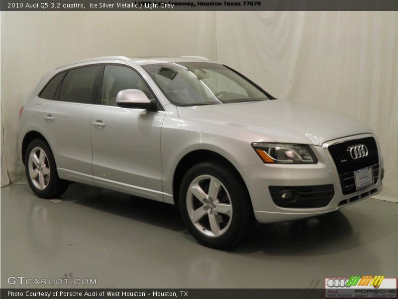 Ice Silver Metallic / Light Grey 2010 Audi Q5 3.2 quattro