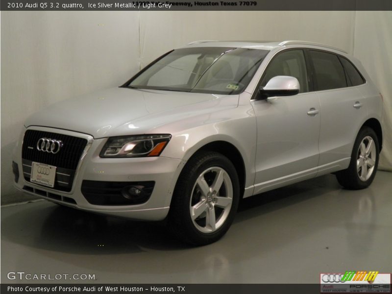 Ice Silver Metallic / Light Grey 2010 Audi Q5 3.2 quattro