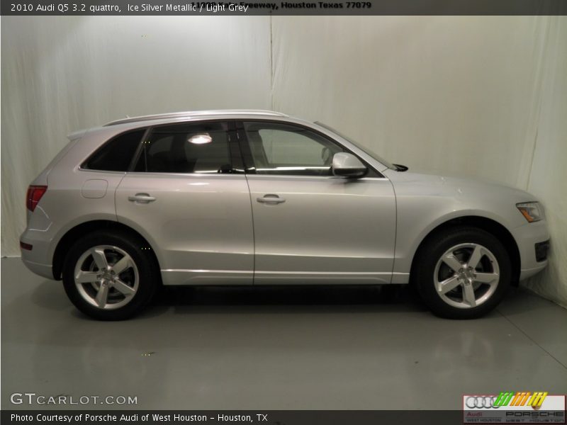 Ice Silver Metallic / Light Grey 2010 Audi Q5 3.2 quattro