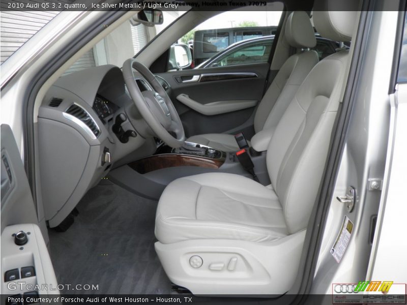 Ice Silver Metallic / Light Grey 2010 Audi Q5 3.2 quattro