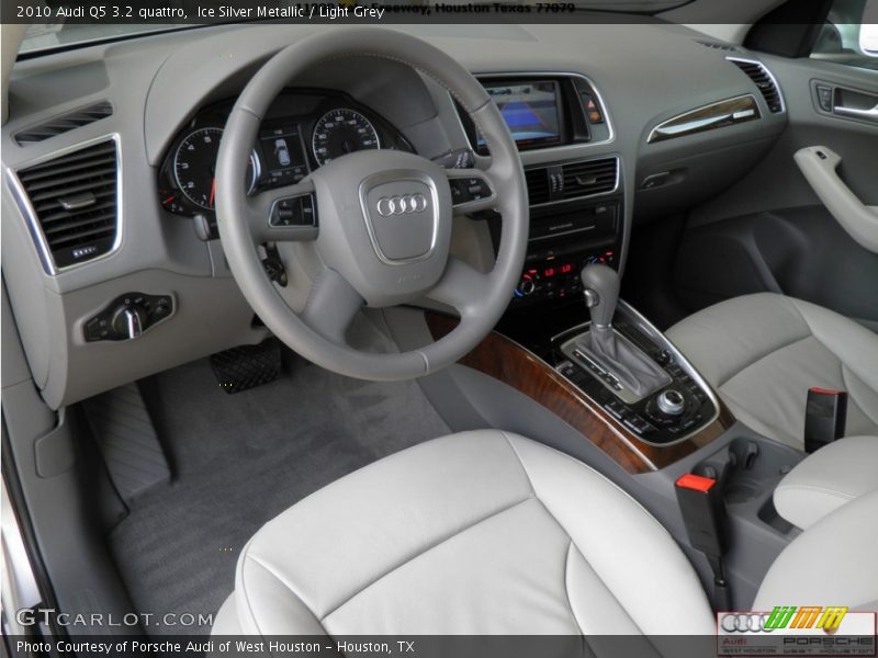 Ice Silver Metallic / Light Grey 2010 Audi Q5 3.2 quattro