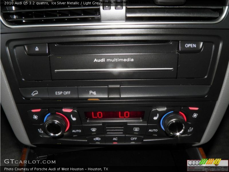 Ice Silver Metallic / Light Grey 2010 Audi Q5 3.2 quattro