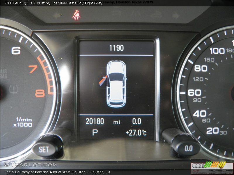 Ice Silver Metallic / Light Grey 2010 Audi Q5 3.2 quattro