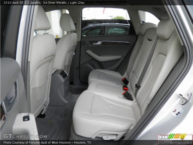 Ice Silver Metallic / Light Grey 2010 Audi Q5 3.2 quattro